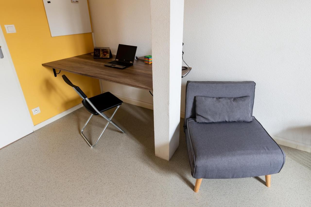 Studio Centre Ville Avec Parking Prive Cholet Exteriör bild