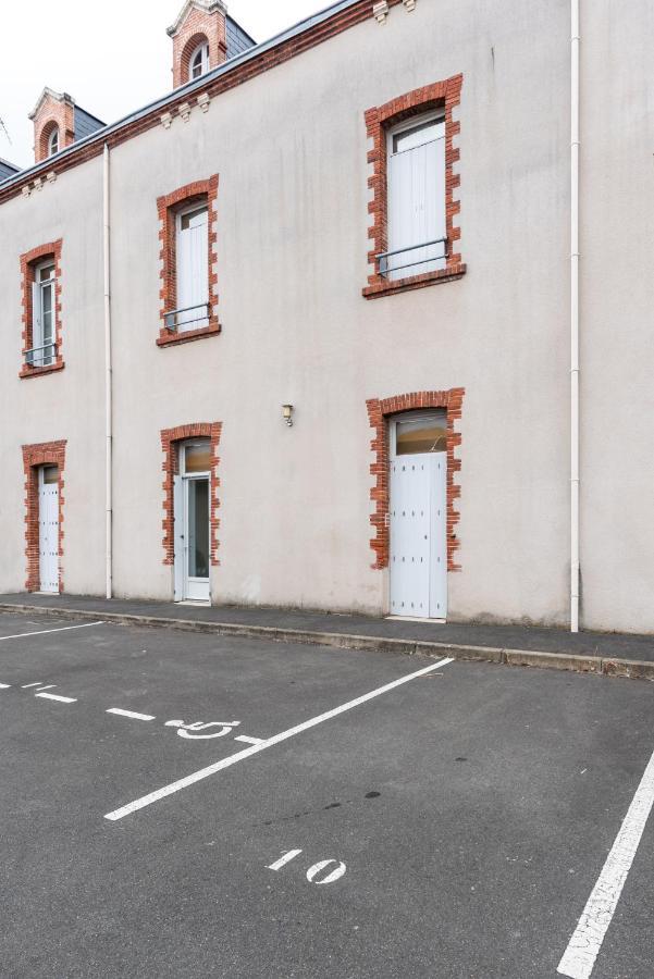 Studio Centre Ville Avec Parking Prive Cholet Exteriör bild
